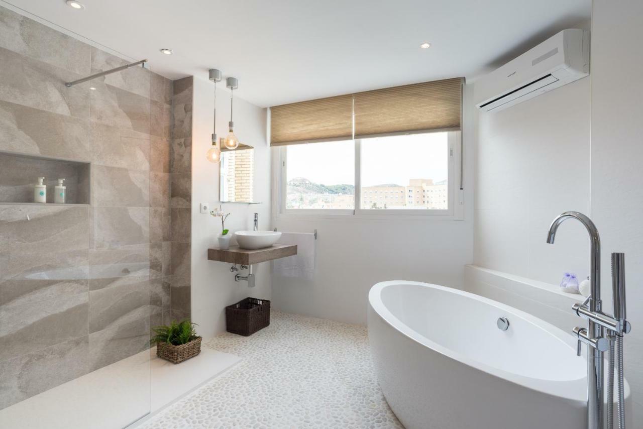 Stunning Spacious City Apartment With Free Parking Málaga Dış mekan fotoğraf